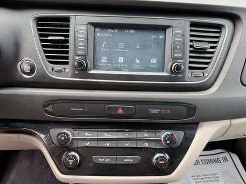 Used 2021 Kia Sedona EX FWD image 10