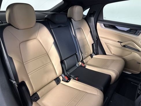 New 2026 Porsche Cayenne Coupe image 23