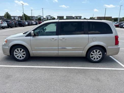 Used 2013 Chrysler Town & Country Touring FWD image 2