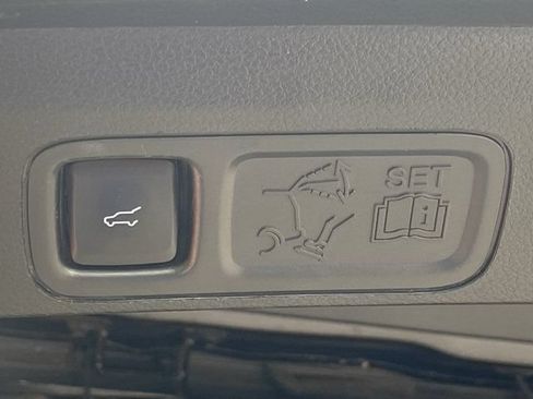Used 2019 Ford Expedition XLT w/ Equipment Group 202A AWD/4WD image 6
