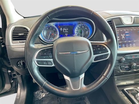 Used 2022 Chrysler 300 Touring w/ Sport Appearance Package image 11