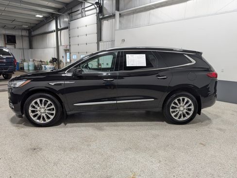Used 2020 Buick Enclave Premium w/ Sun and Sites Package AWD/4WD image 6