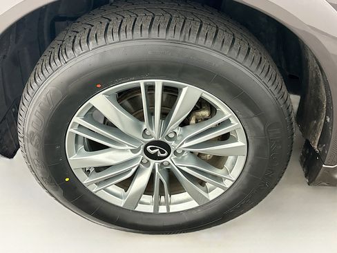 Used 2024 INFINITI QX80 Luxe image 11