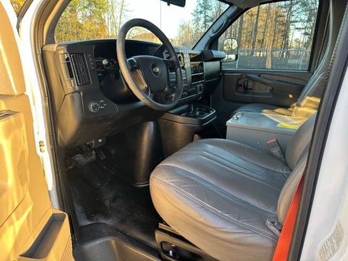 Used 2015 Chevrolet Express 2500 image 24