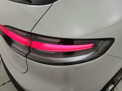 Used 2025 Porsche Macan image 27