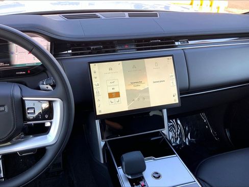 New 2026 Land Rover Range Rover SE image 8