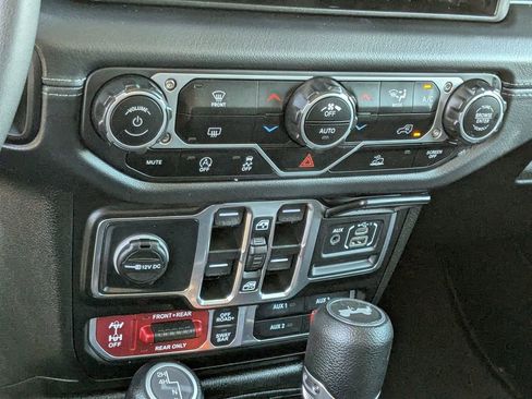 Used 2025 Jeep Wrangler Unlimited Rubicon image 20