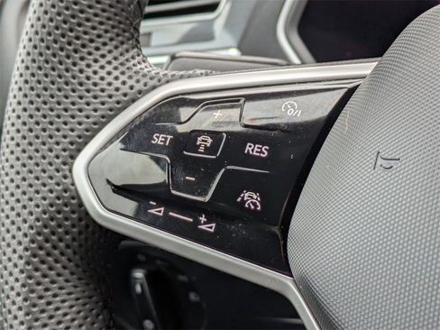 Used 2022 Volkswagen Tiguan SE R-Line image 26