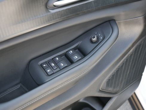 Used 2025 Jeep Grand Cherokee L Altitude AWD/4WD image 19