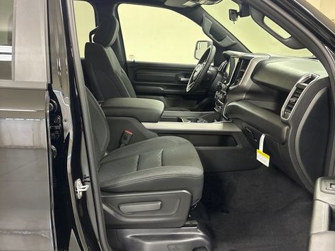 New 2026 RAM 1500 Express AWD/4WD image 23