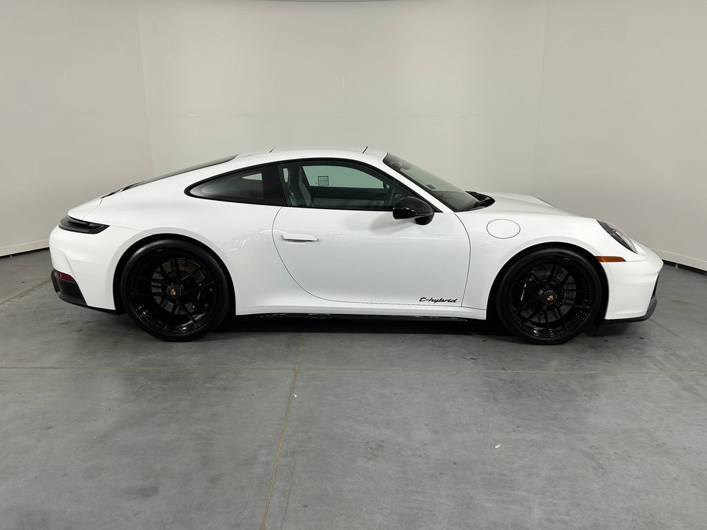 Certified 2025 Porsche 911 Carrera GTS RWD image 8