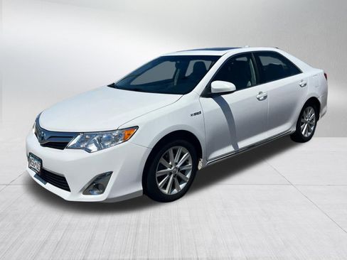 Used 2014 Toyota Camry XLE w/ Leather Package FWD image 3