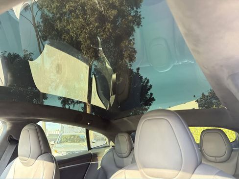 Used 2021 Tesla Model S Plaid image 10