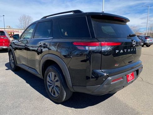 Certified 2025 Nissan Pathfinder SV image 3