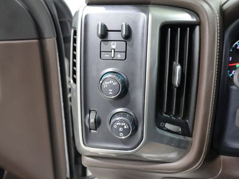 Used 2018 Chevrolet Silverado 1500 LTZ w/ LTZ Plus Package AWD/4WD image 31
