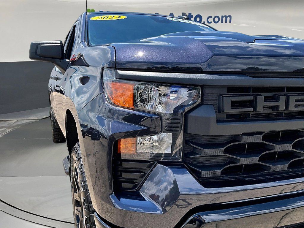 Used 2024 Chevrolet Silverado 1500 Custom Trail Boss AWD/4WD image 33