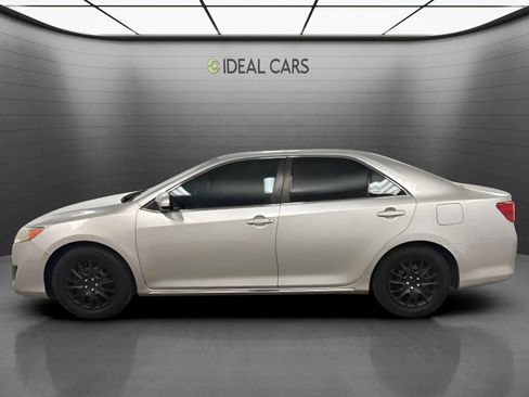 Used 2012 Toyota Camry LE FWD image 8