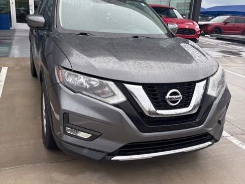 Used 2017 Nissan Rogue SV AWD/4WD image 1