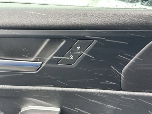 Certified 2025 Volkswagen Jetta SE image 18