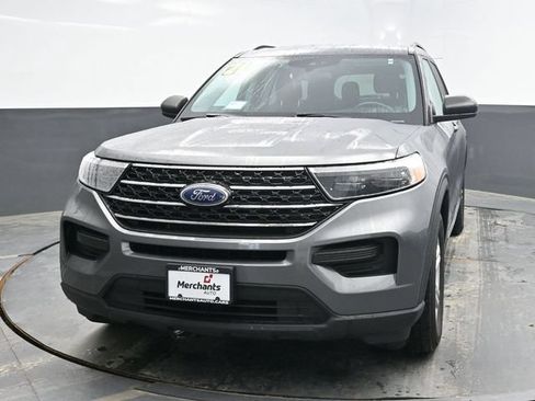 Used 2021 Ford Explorer XLT AWD/4WD image 2