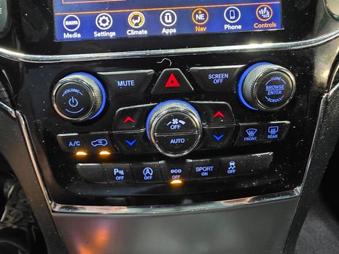 Used 2020 Jeep Grand Cherokee Limited AWD/4WD image 35
