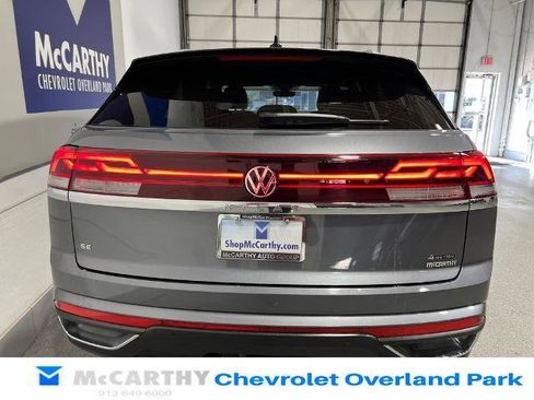 Used 2024 Volkswagen Atlas Cross Sport SE w/ Panoramic Sunroof Package AWD/4WD image 6