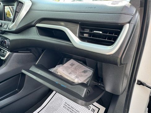 Used 2023 GMC Terrain SLE w/ Driver Convenience Package image 30