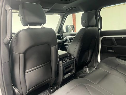 Used 2025 Land Rover Defender 110 S image 26