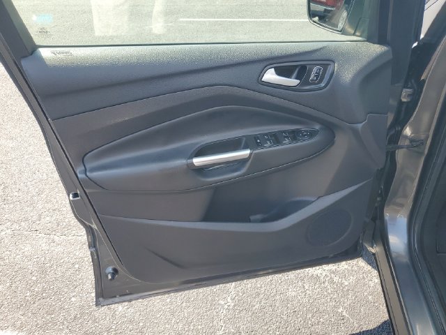 Used 2017 Ford Escape SE w/ Equipment Group 201A FWD image 21