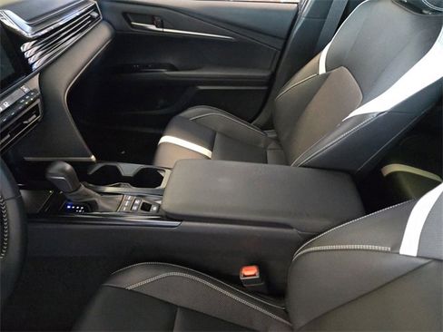 Used 2025 Toyota Camry SE image 20
