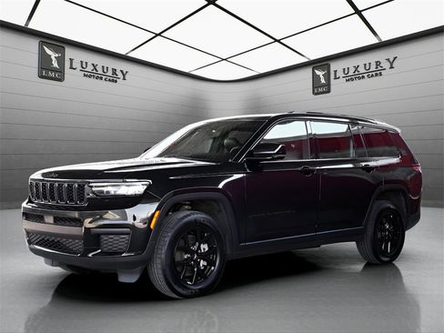 Used 2024 Jeep Grand Cherokee L Laredo image 4