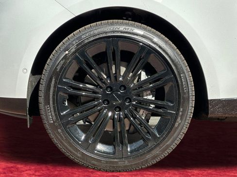 New 2026 Land Rover Range Rover Long Wheelbase SE image 12