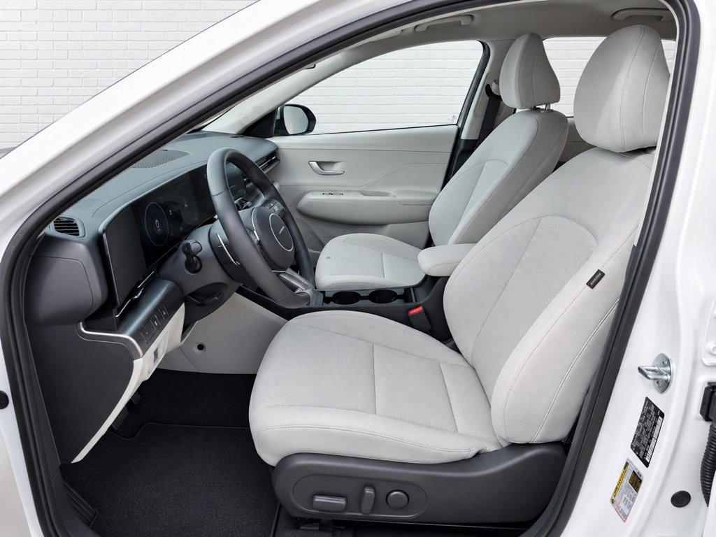 Used 2025 Hyundai Kona SEL FWD image 7
