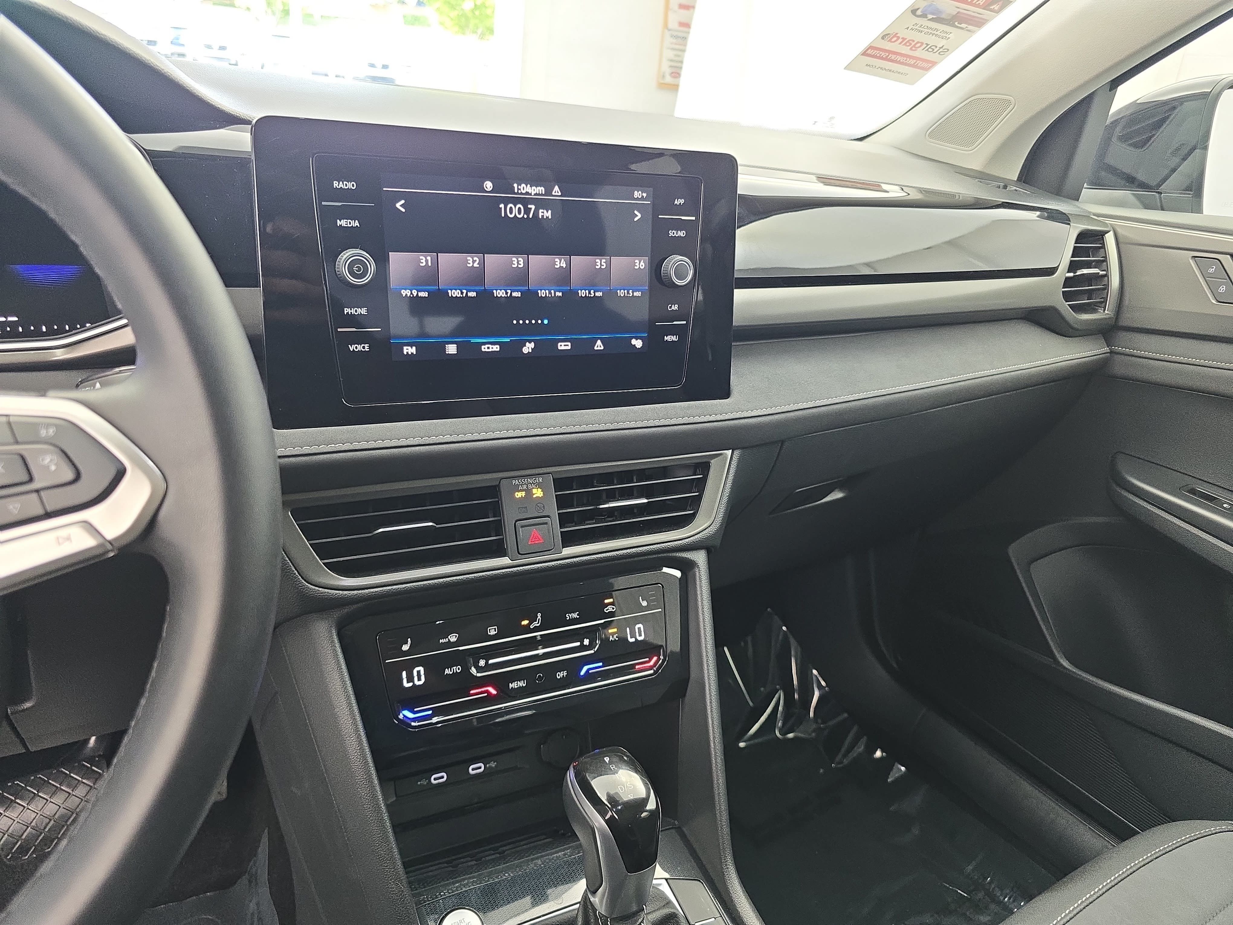 Certified 2025 Volkswagen Taos SE FWD image 19
