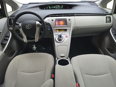 Used 2015 Toyota Prius Two FWD image 9