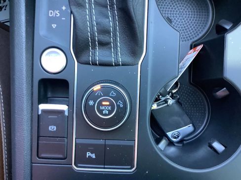 Used 2021 Volkswagen Atlas SE w/ Panoramic Sunroof Package image 50