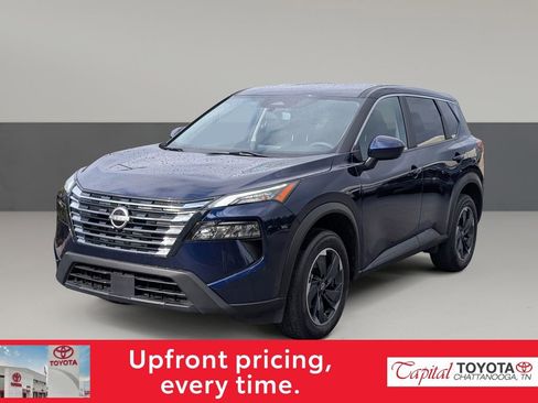 Used 2024 Nissan Rogue SV image 4