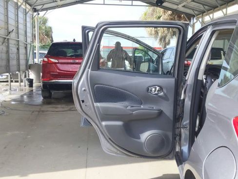 Used 2018 Nissan Versa Note SV FWD image 29