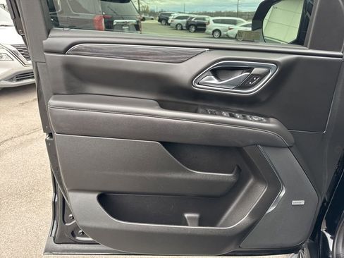 Used 2022 GMC Yukon XL SLT w/ SLT Premium Package image 10