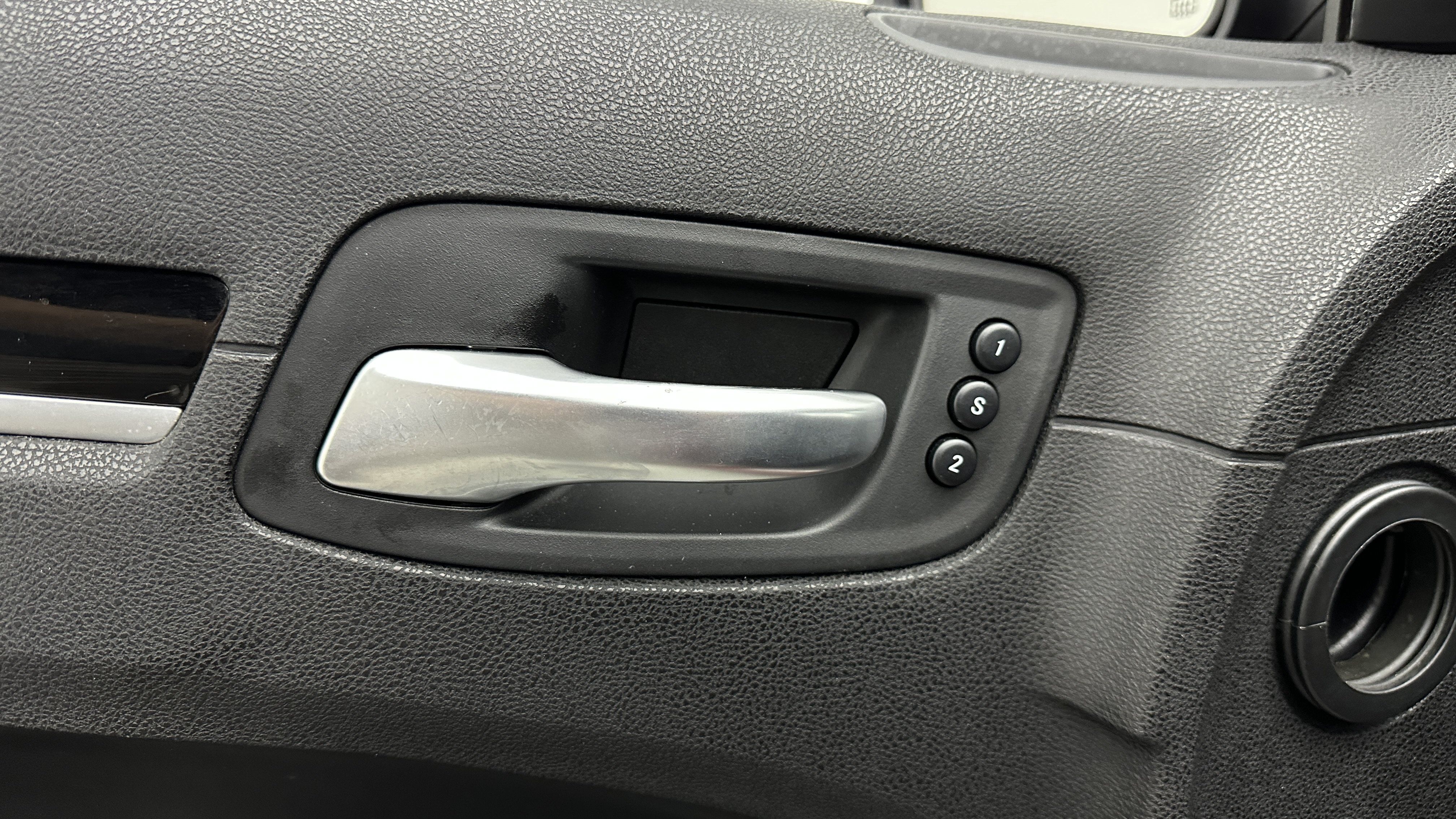 Used 2018 Chrysler 300 S w/ 300S Premium Group RWD image 17