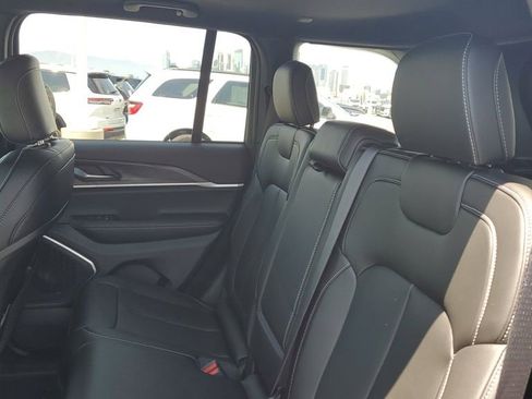 New 2025 Jeep Grand Cherokee Limited w/ Black Appearance Package image 16