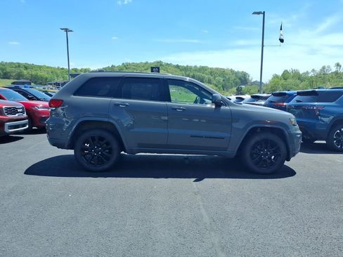 Used 2020 Jeep Grand Cherokee Altitude AWD/4WD image 6