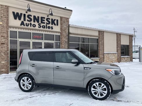 Used 2015 Kia Soul + image 2
