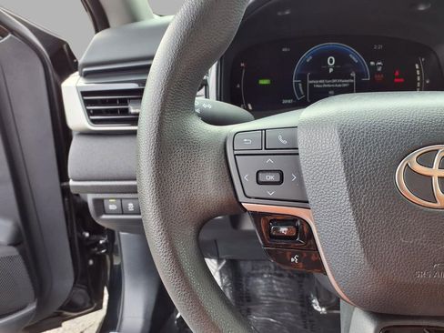 Used 2025 Toyota Camry LE image 11