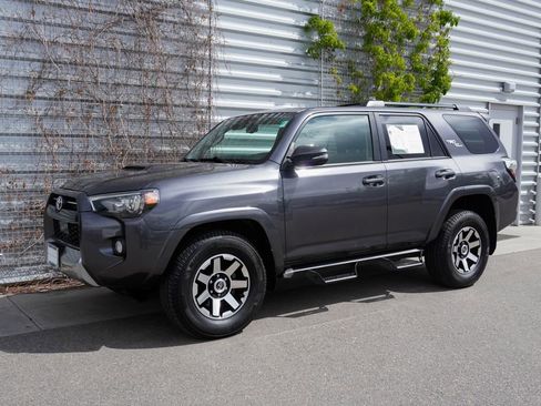 Used 2020 Toyota 4Runner TRD Off-Road Premium w/ Moonroof Package AWD/4WD image 3