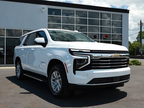 Used 2025 Chevrolet Tahoe LT RWD image 3