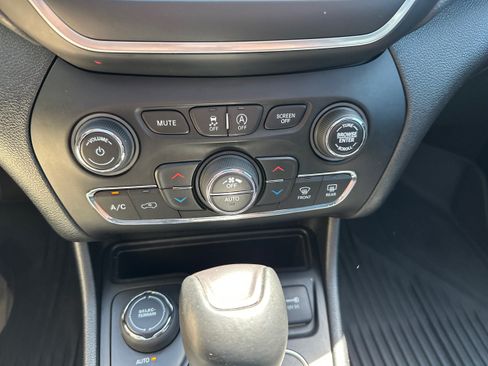 Used 2022 Jeep Cherokee Latitude Lux w/ Sun & Sound Group AWD/4WD image 31