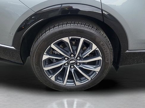 Certified 2024 Cadillac Lyriq Luxury AWD/4WD image 9