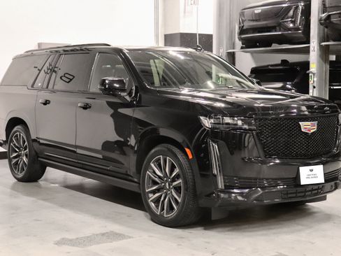 Certified 2023 Cadillac Escalade ESV Sport w/ Touring Package AWD/4WD image 7
