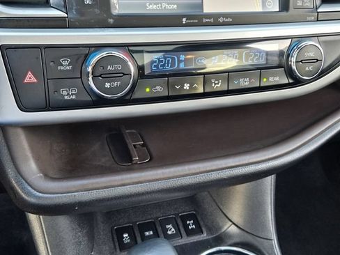 Used 2019 Toyota Highlander Limited AWD/4WD image 23